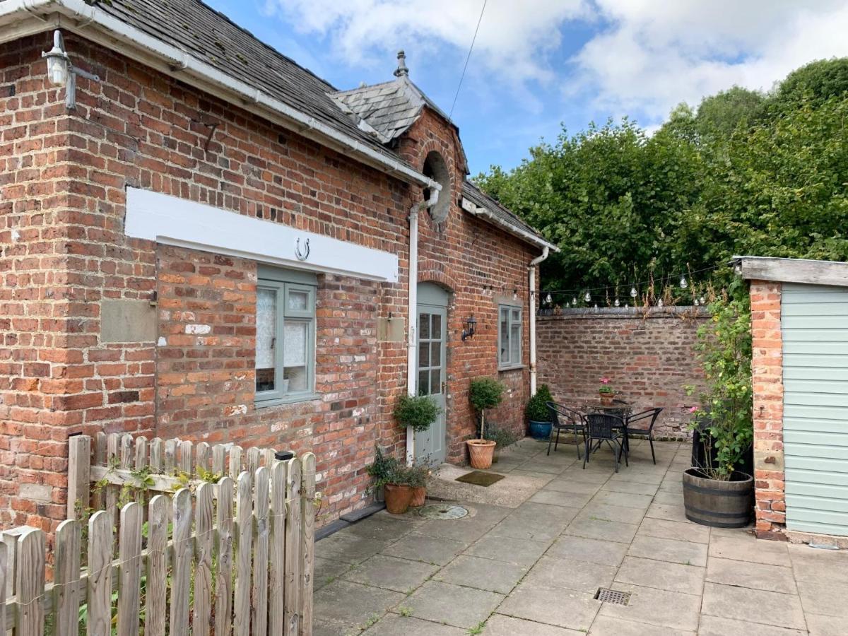 The Little Coach House In Wales Hotel Newtown  Eksteriør billede